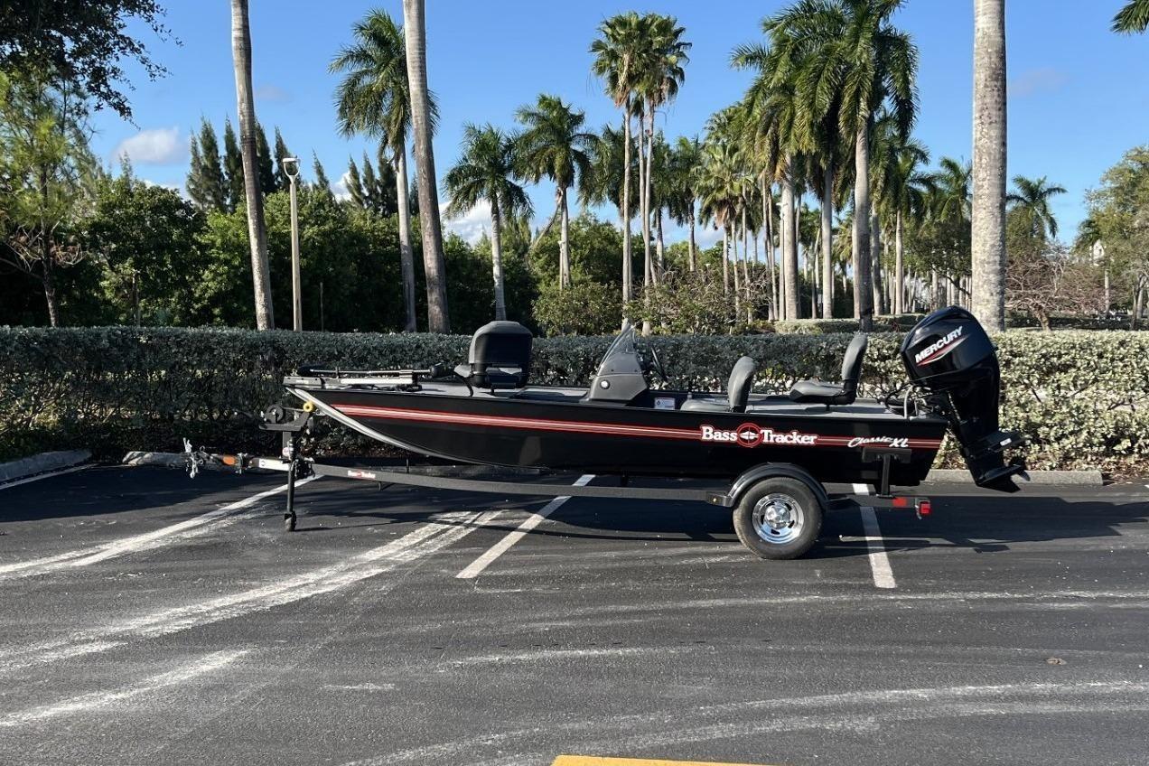 2026 Tracker Bass Tracker Classic XL