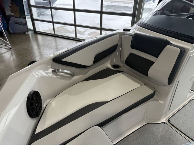 2026 Yamaha Boats AR195 - 26
