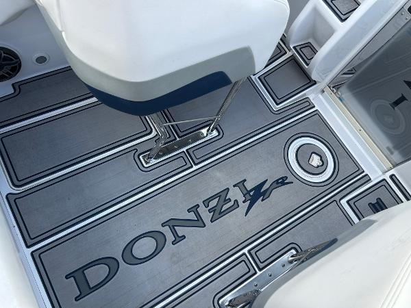 2008 Donzi 35 ZR - 12