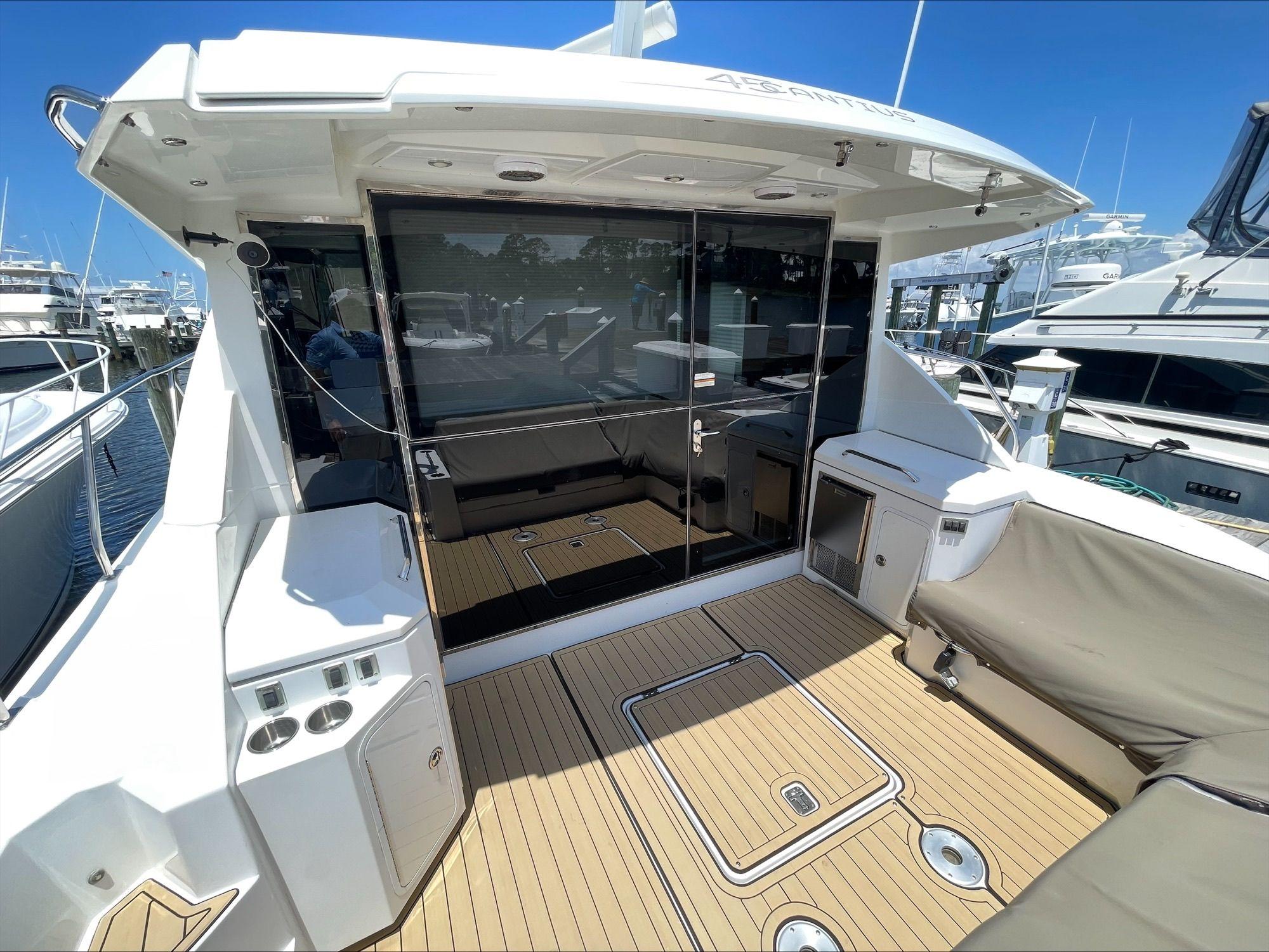 2014 CRUISERS YACHTS 45 CANTIUS - Image 13