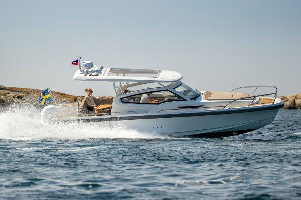 Manufacturer Provided Image: Nimbus Weekender 9 boat 2025 cruising on water.