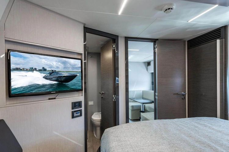 2018 Pershing 5x - Image 42