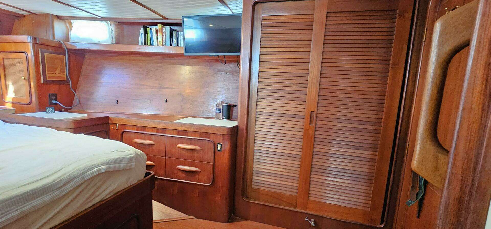 1980 Gulfstar Sailmaster - Image 11