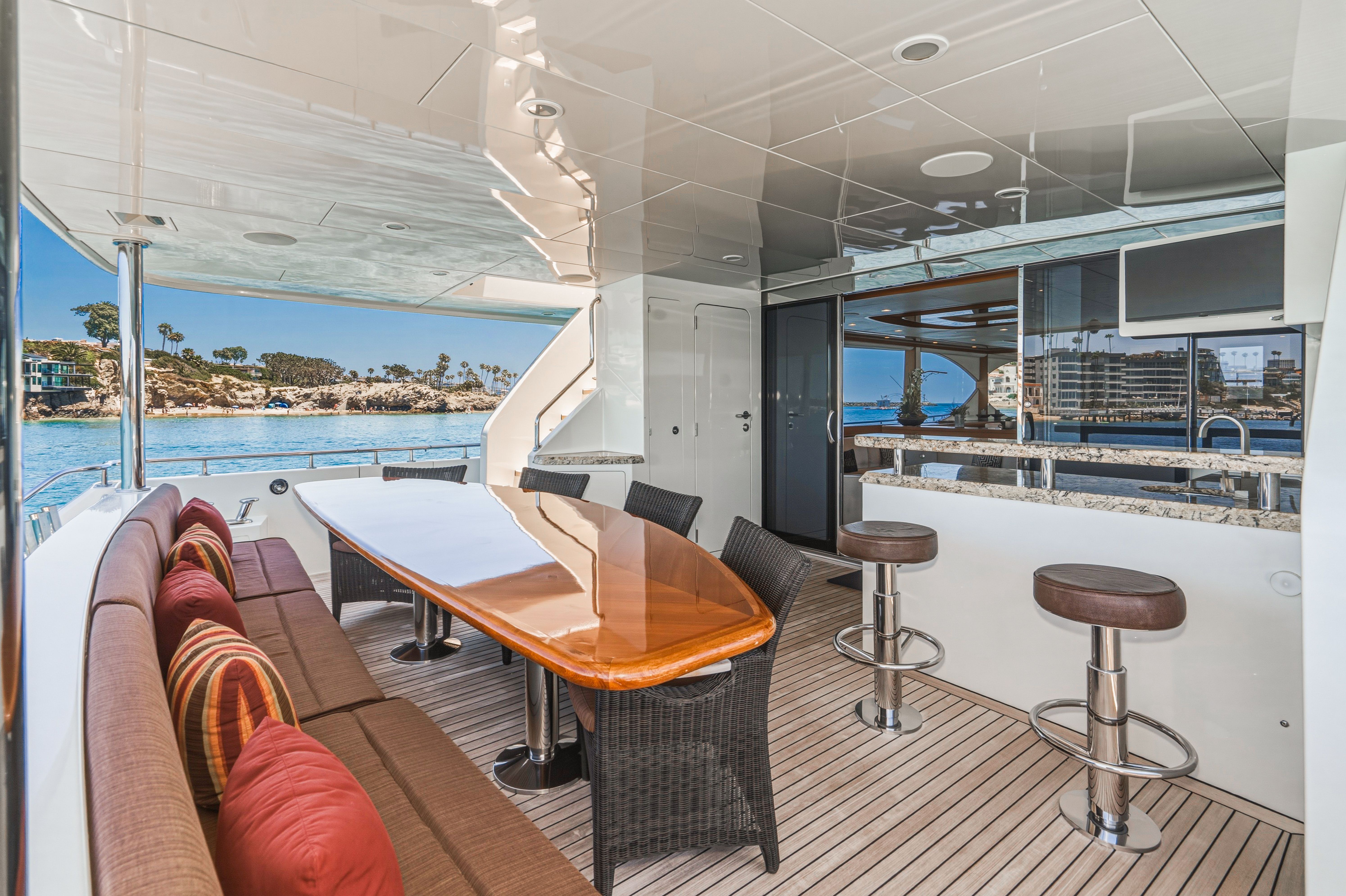 2015 Ocean Alexander 90 Skylounge Motoryacht - 25