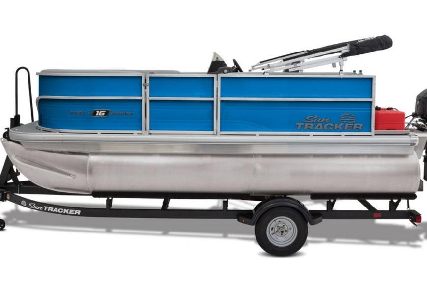 2026 Sun Tracker Party Barge 16 DLX