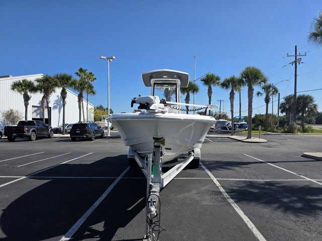 2023 Robalo 246 Cayman - 3