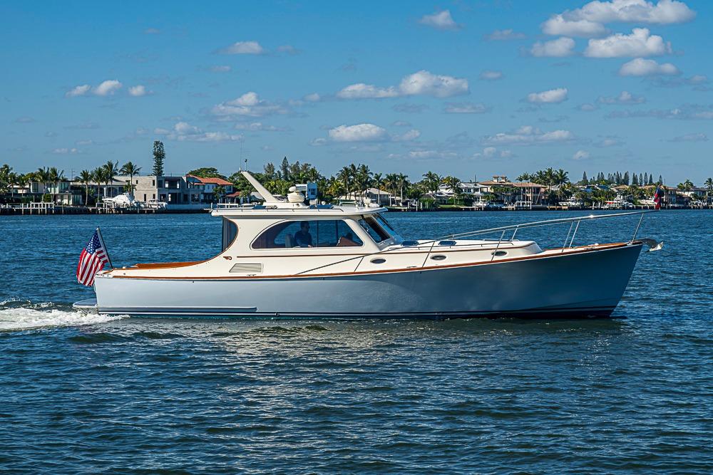 2008 Hinckley Talaria 44