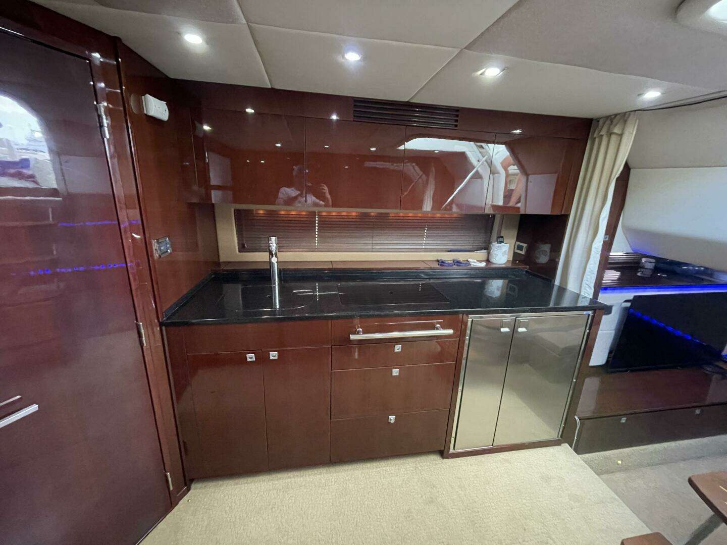 2010 Sea Ray 450 Sundancer - Image 66