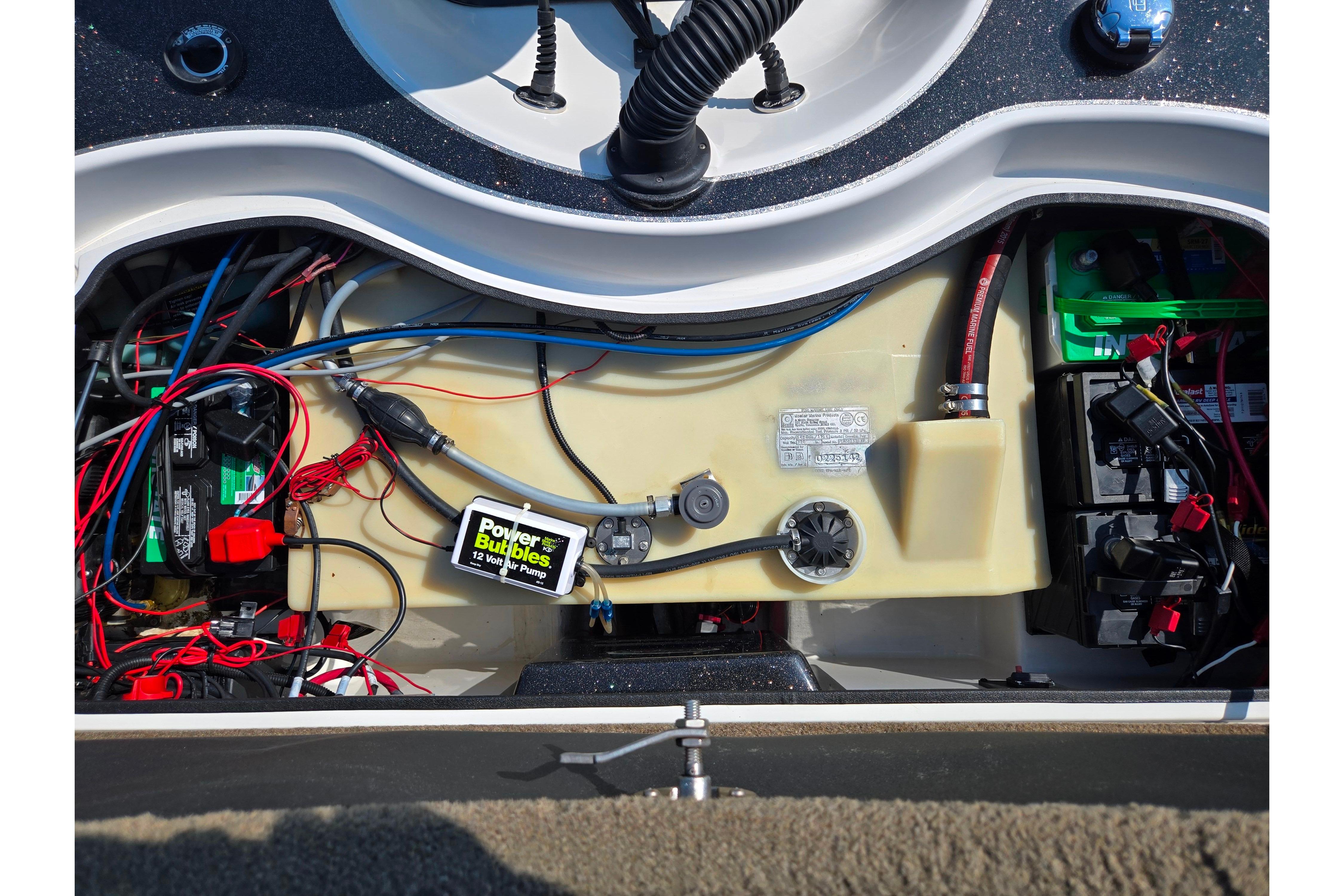 2016 Legend Alpha 211R DC boat wiring and battery compartment with Power Bubbles air pump.