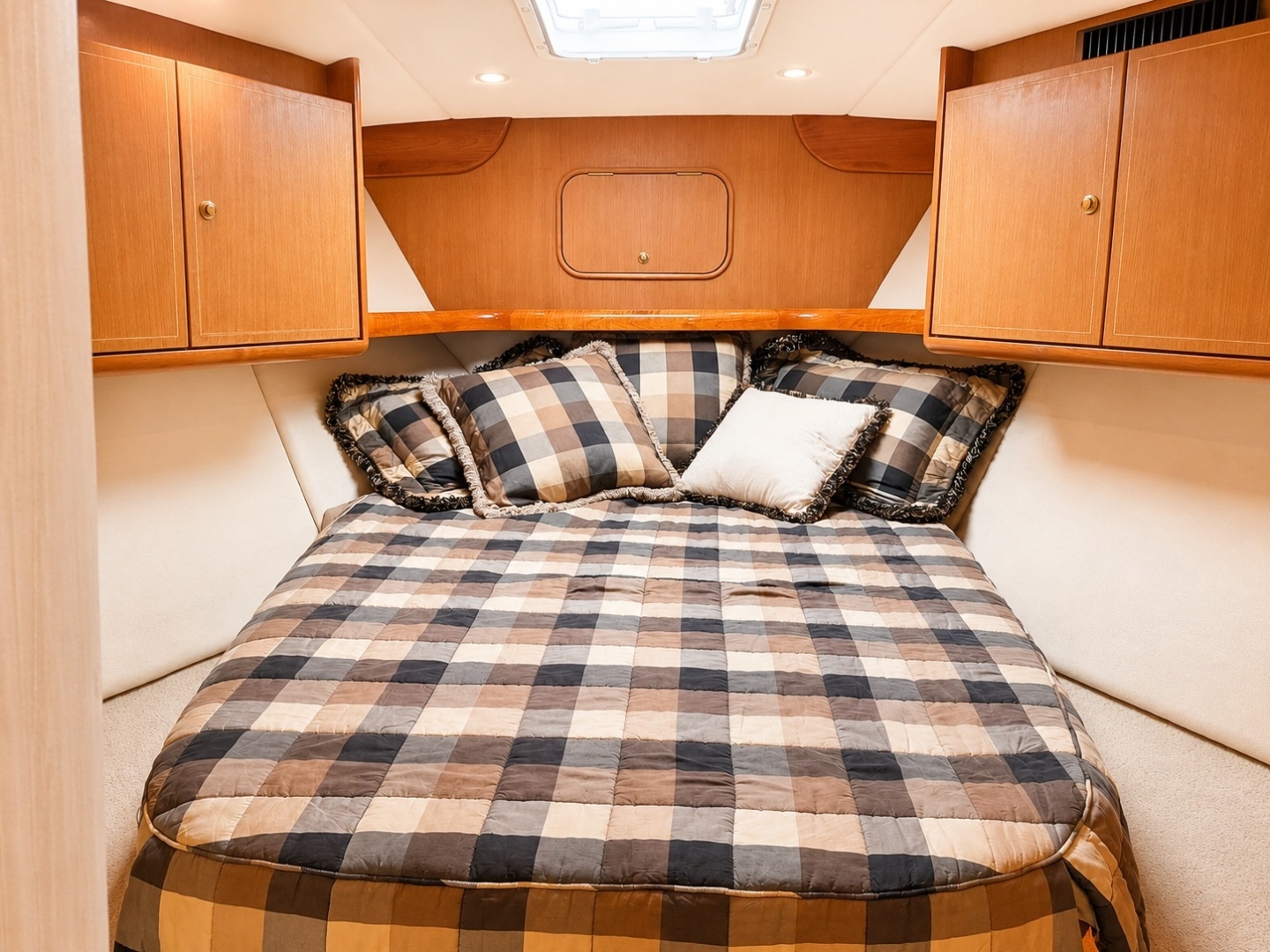 2004 Ocean Yachts 50 Convertible - Image 21