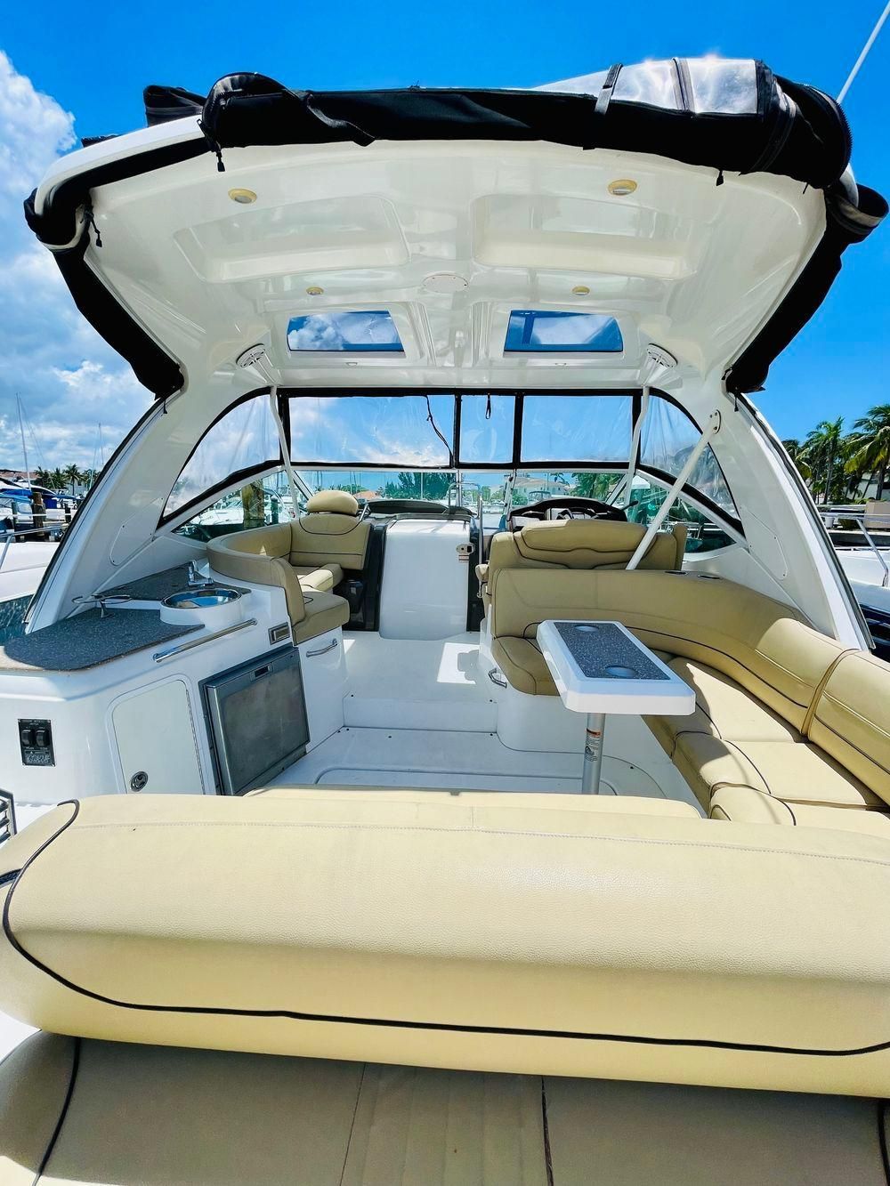 2012 Cruisers Yachts 350 Express - 8