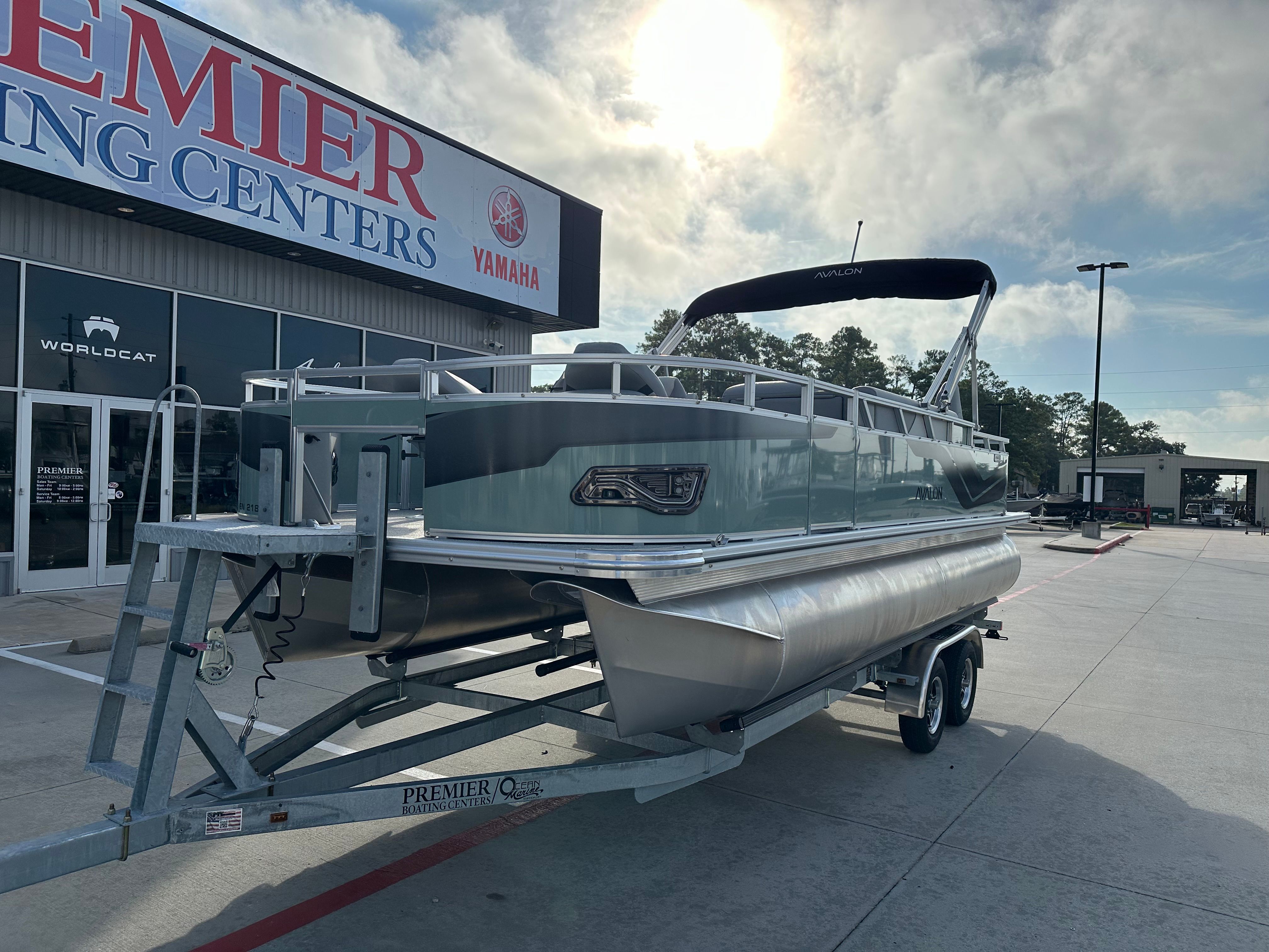2026 Avalon Venture 85 Rear Fish - 21' - 3