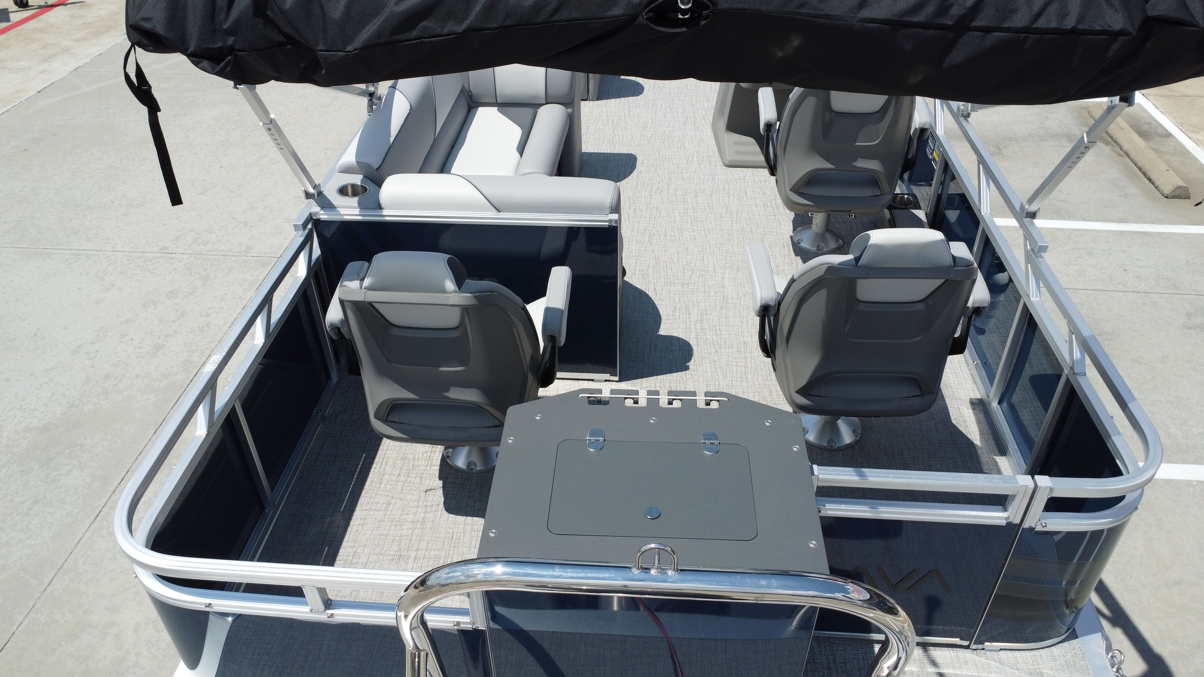 2026 Avalon Venture Rear Fish - 21' - 25