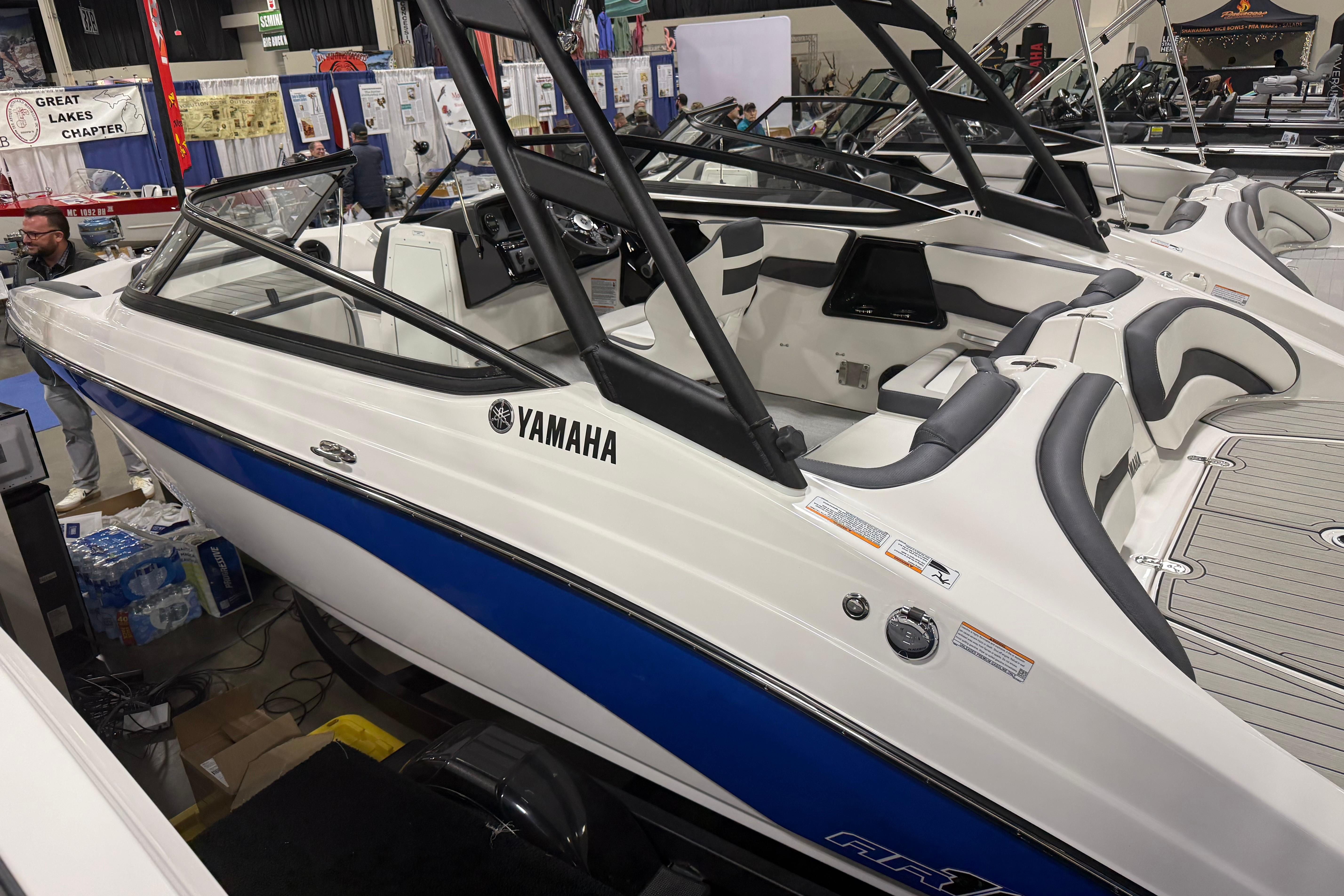 2026 Yamaha Boats AR195