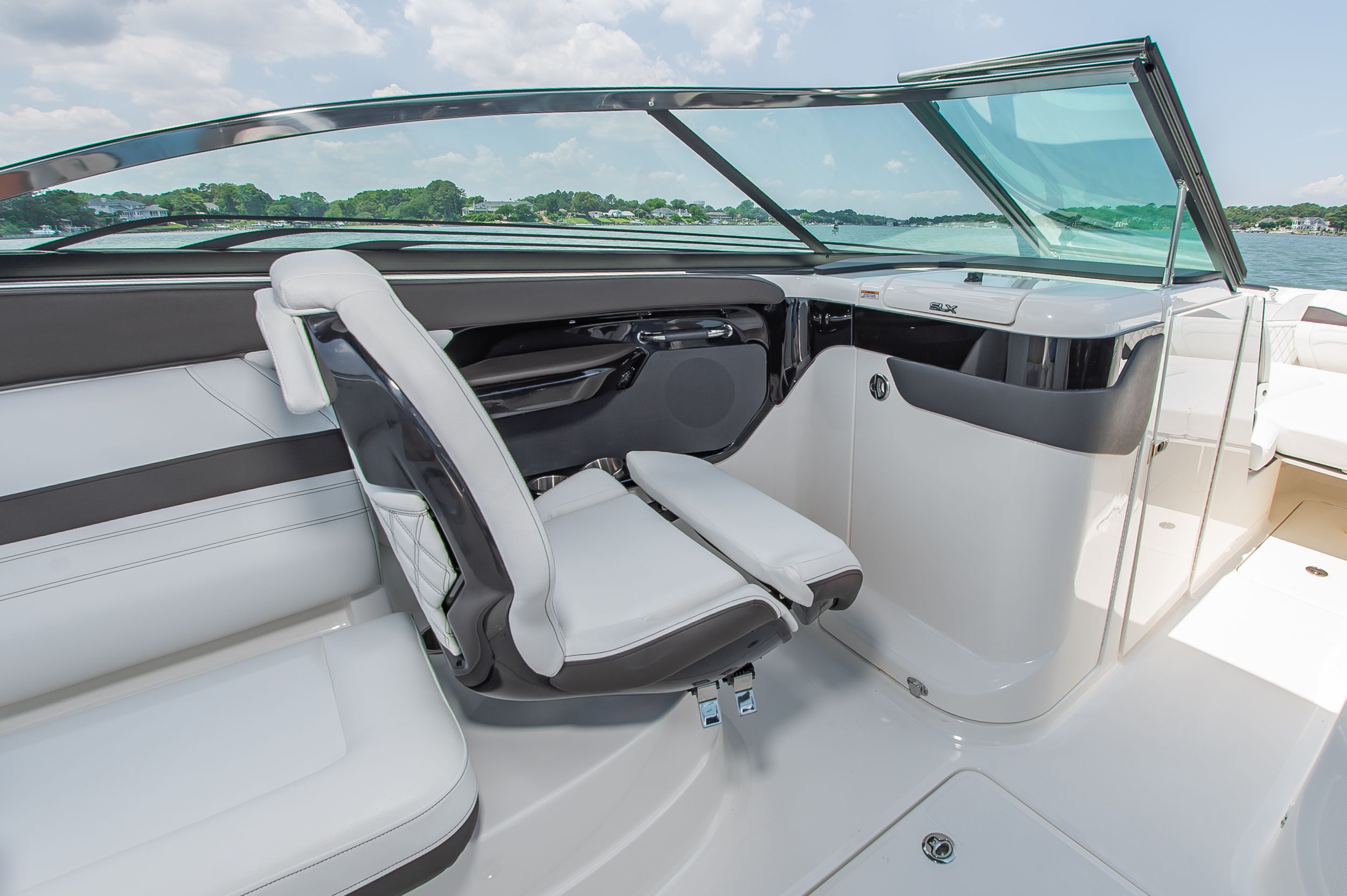 2023 Sea Ray SLX 260 - 21