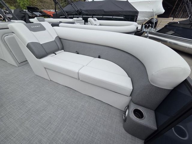 2026 Crest Conquest SE 220 Cruise Tri-Toon W/150Hp And Traile - 6