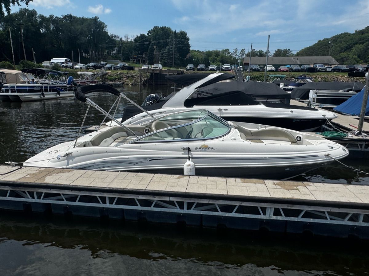 2006 Sea Ray 220 Sundeck (220 SD) - 2