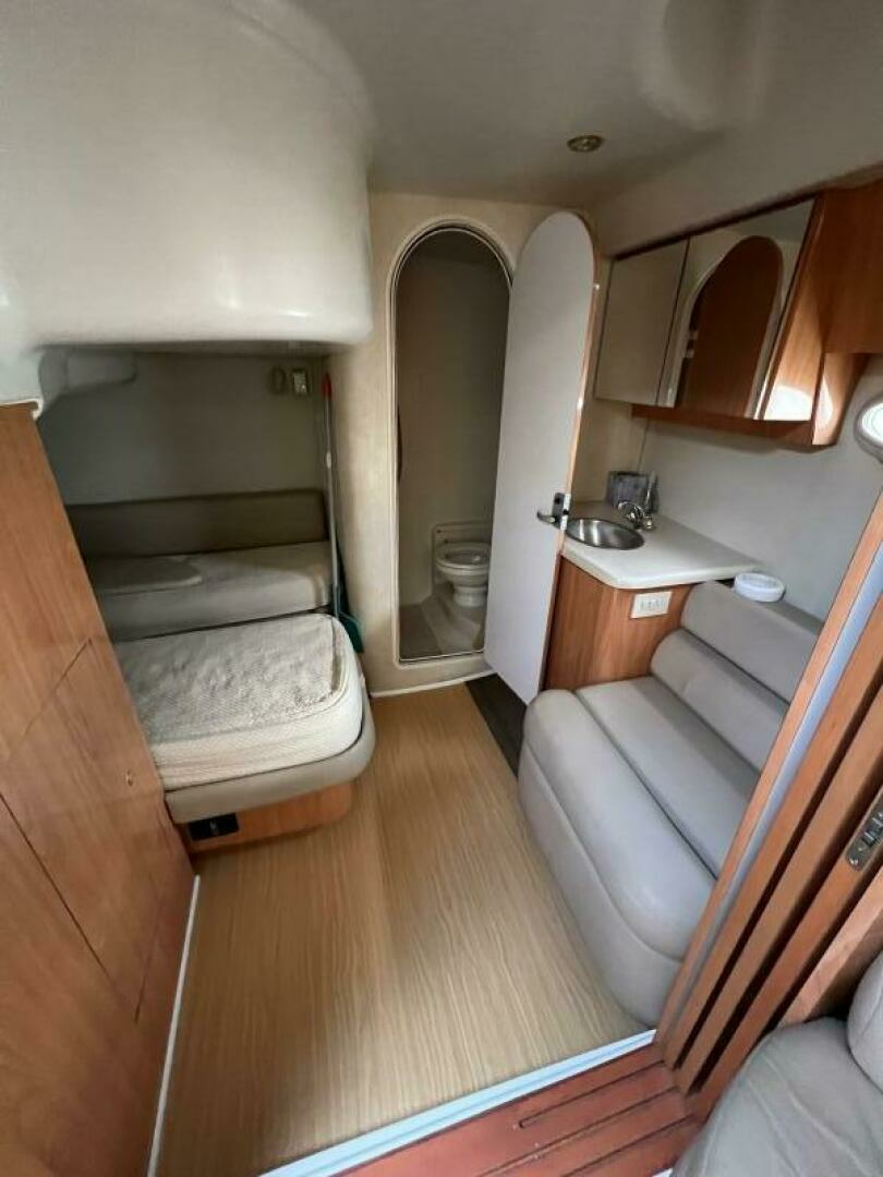 2000 Regal 4160 Commodore - Image 27