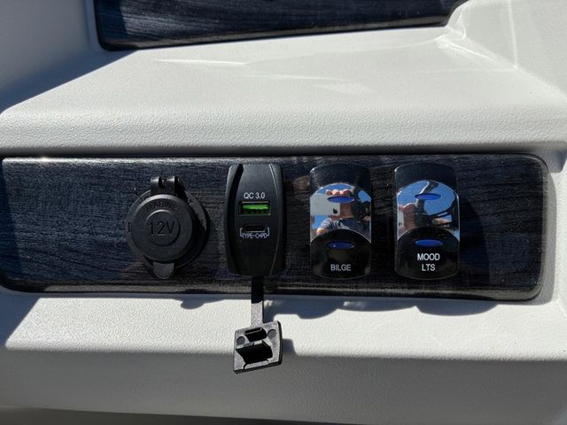 2026 Tahoe 2185 LTZ Quad Lounger - 30