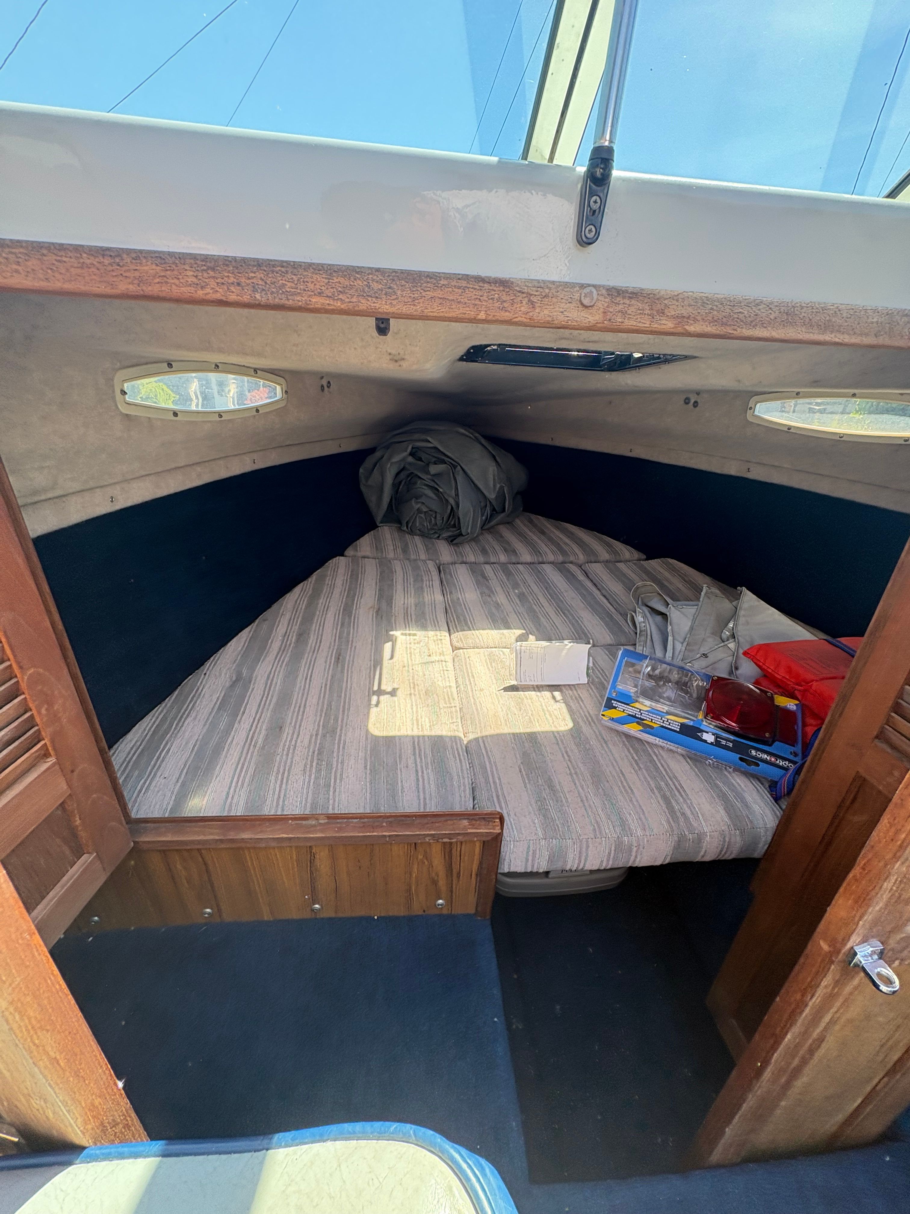 1989 Seaswirl SIERRA CLASSIC CUDDY - 5