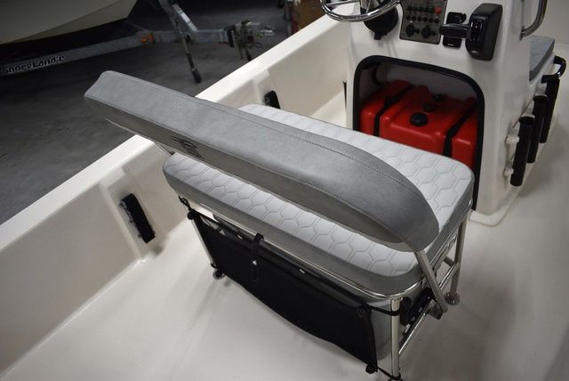 2025 Carolina Skiff E20 JVX Center Console - 18