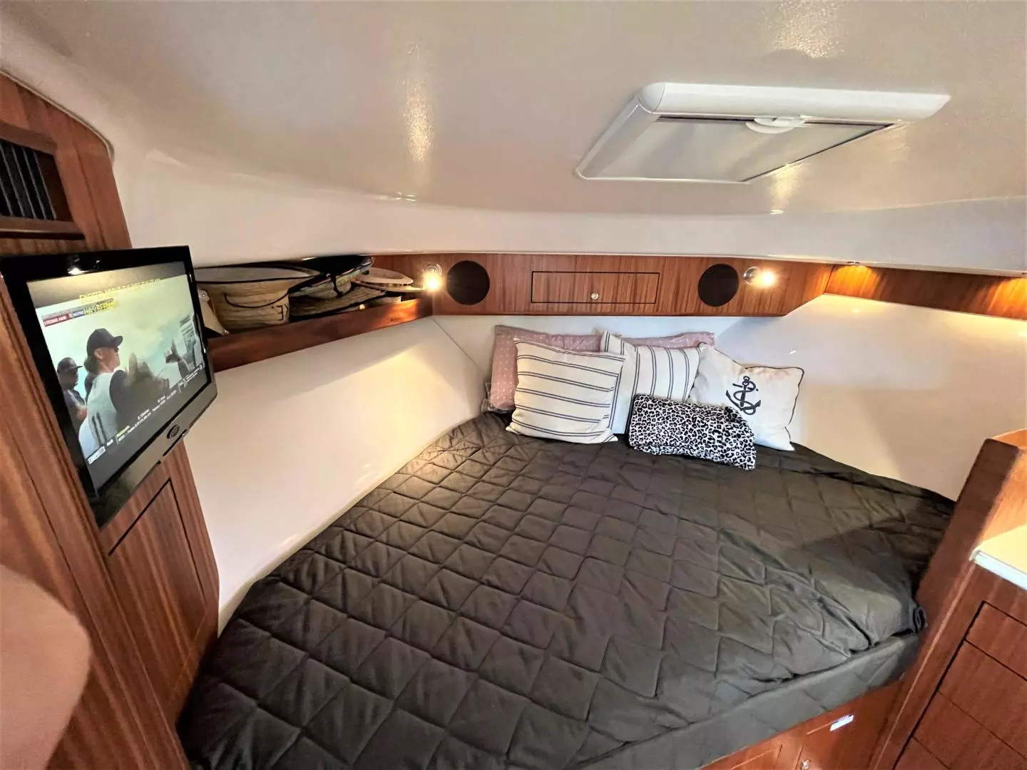 2016 Pursuit OS 385 Offshore - Image 27