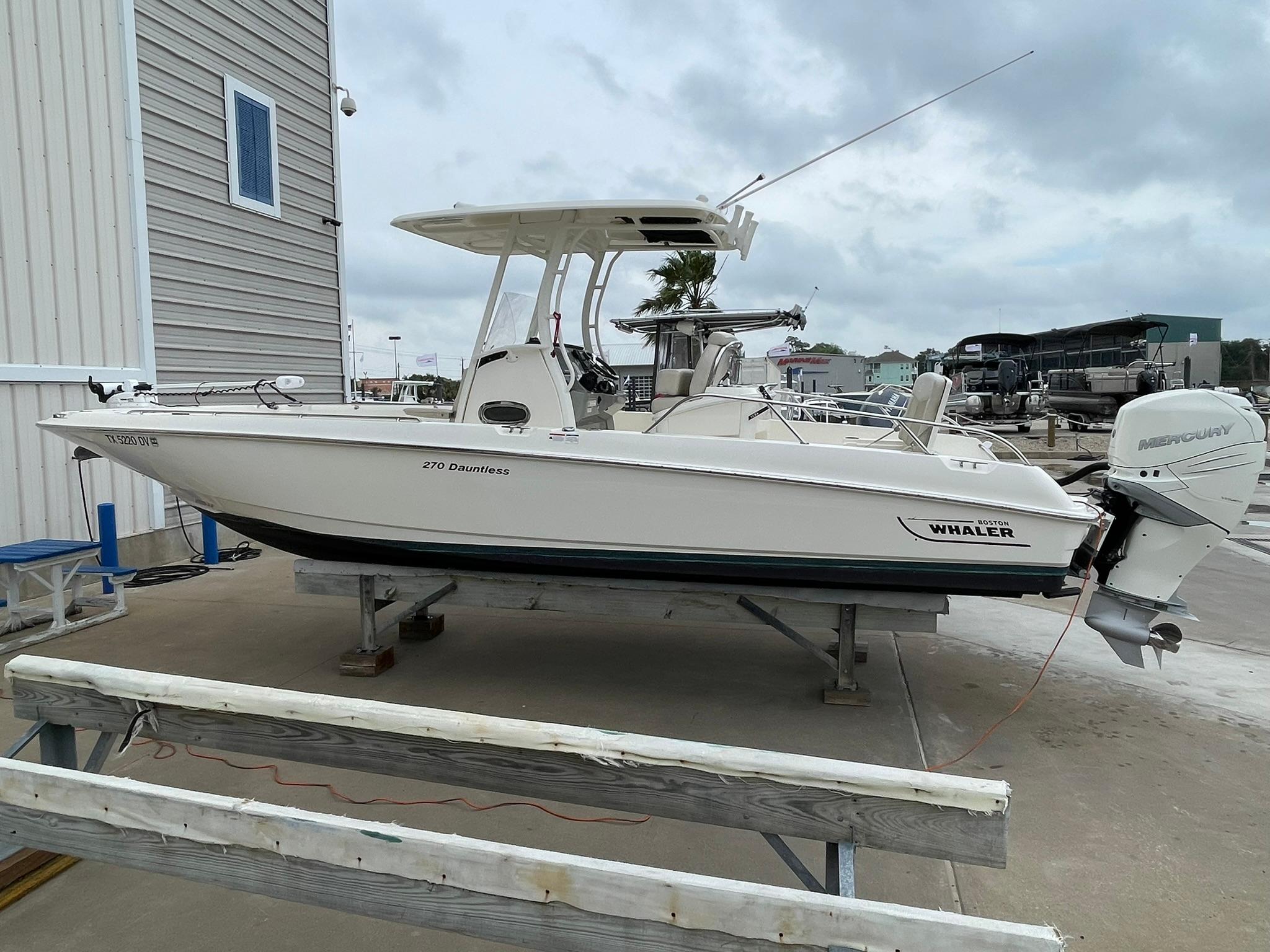 2017 Boston Whaler 270 Dauntless