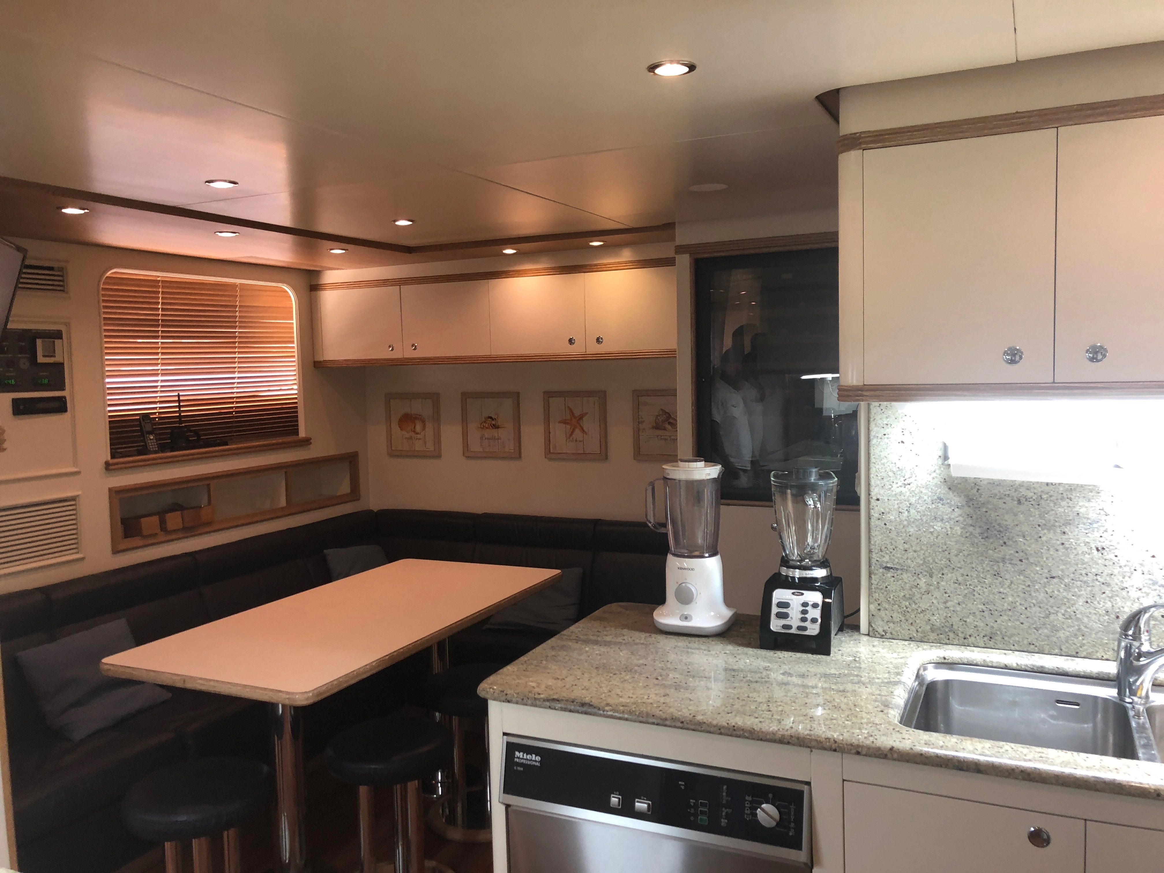 2004 Benetti Cockpit - 21