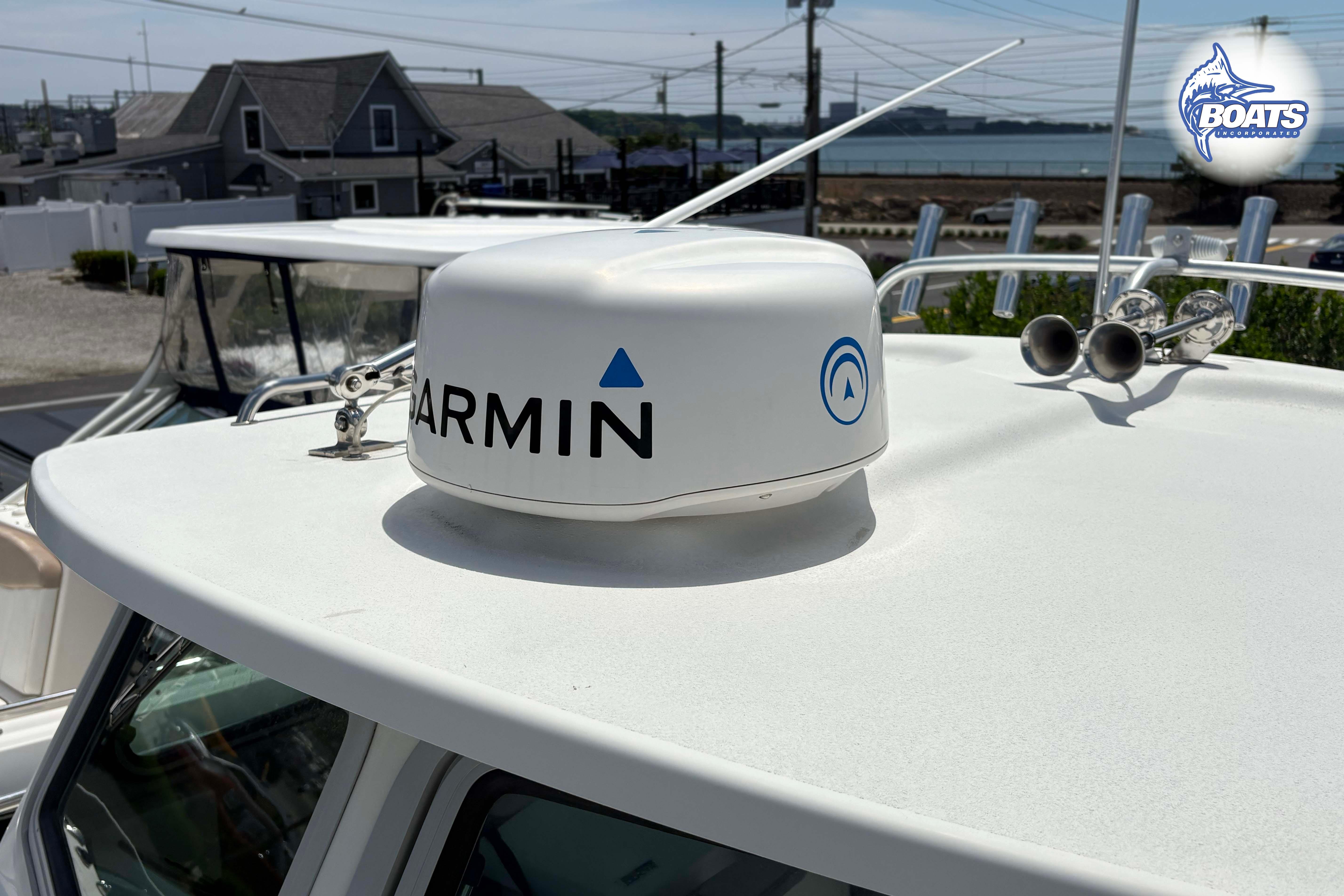 2021 Parker 2520 XLD Sport Cabin with Garmin radar on roof.