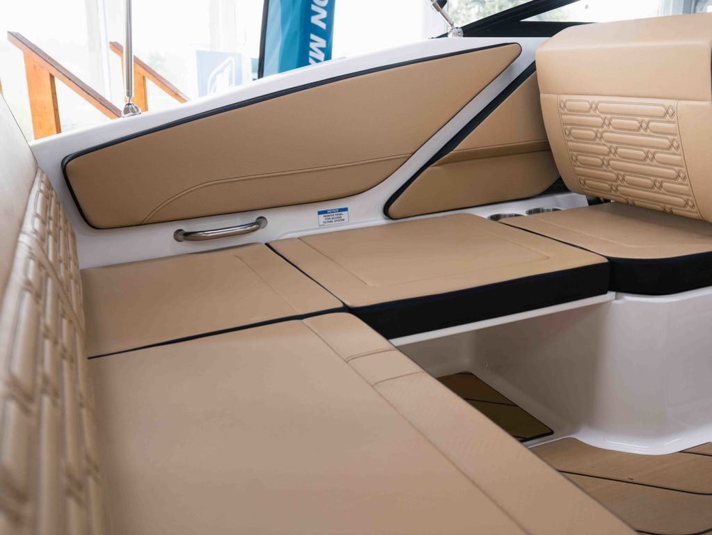 2026 Sea Ray SPX 210 Outboard - 7