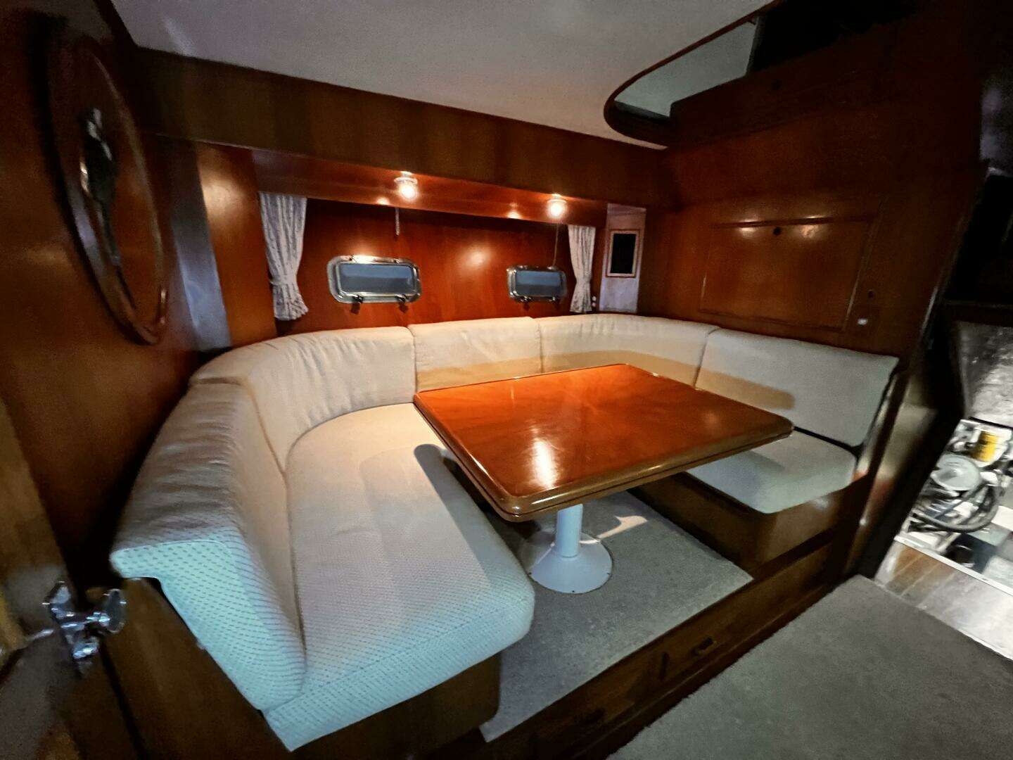 1989 Hi-Star 48 Sundeck - Image 30
