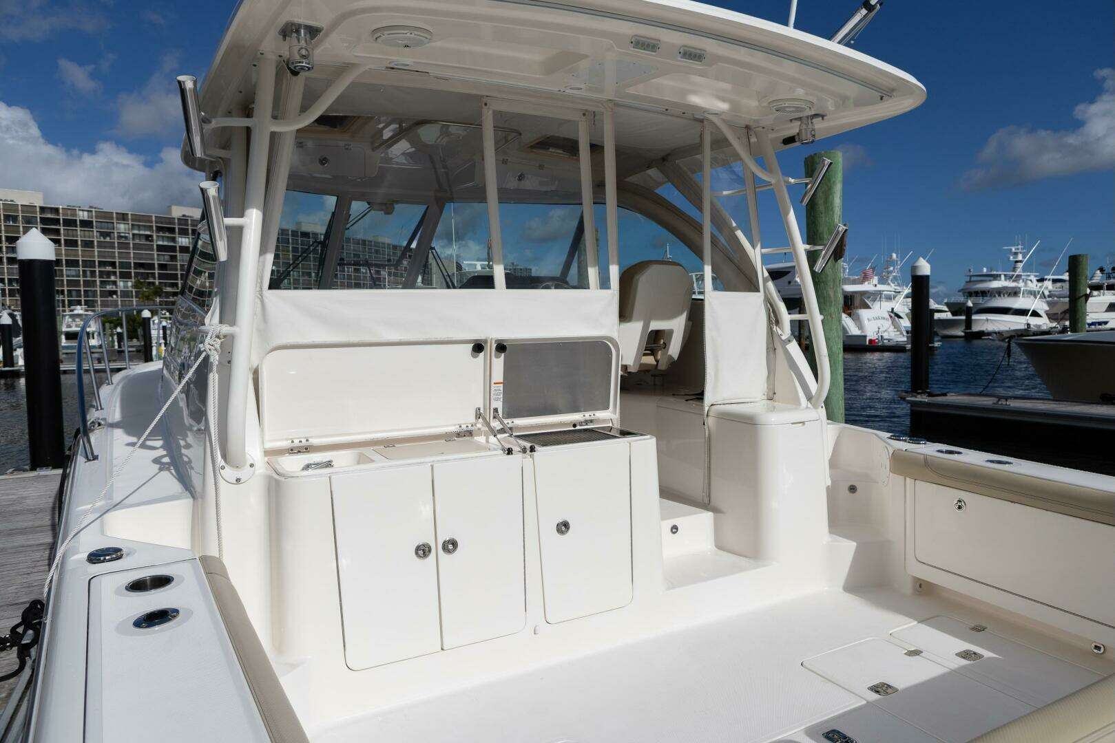 2018 Pursuit OS 385 - Image 18