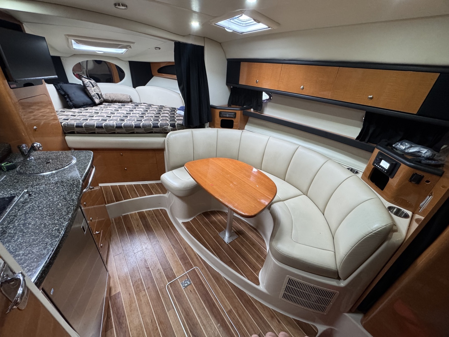 2008 Chaparral 310 Signature - Image 4