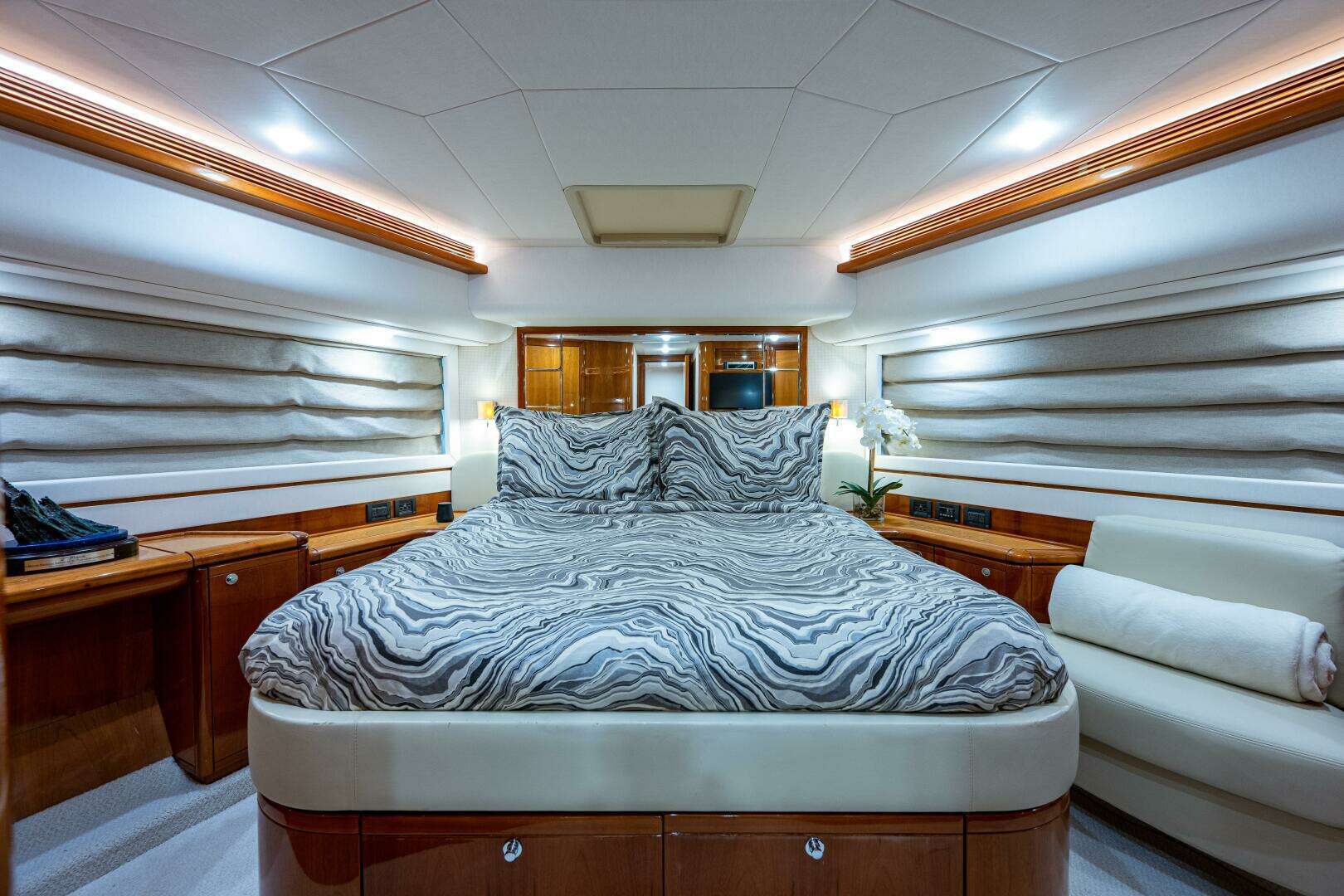 2006 Ferretti Yachts 830 - Image 114