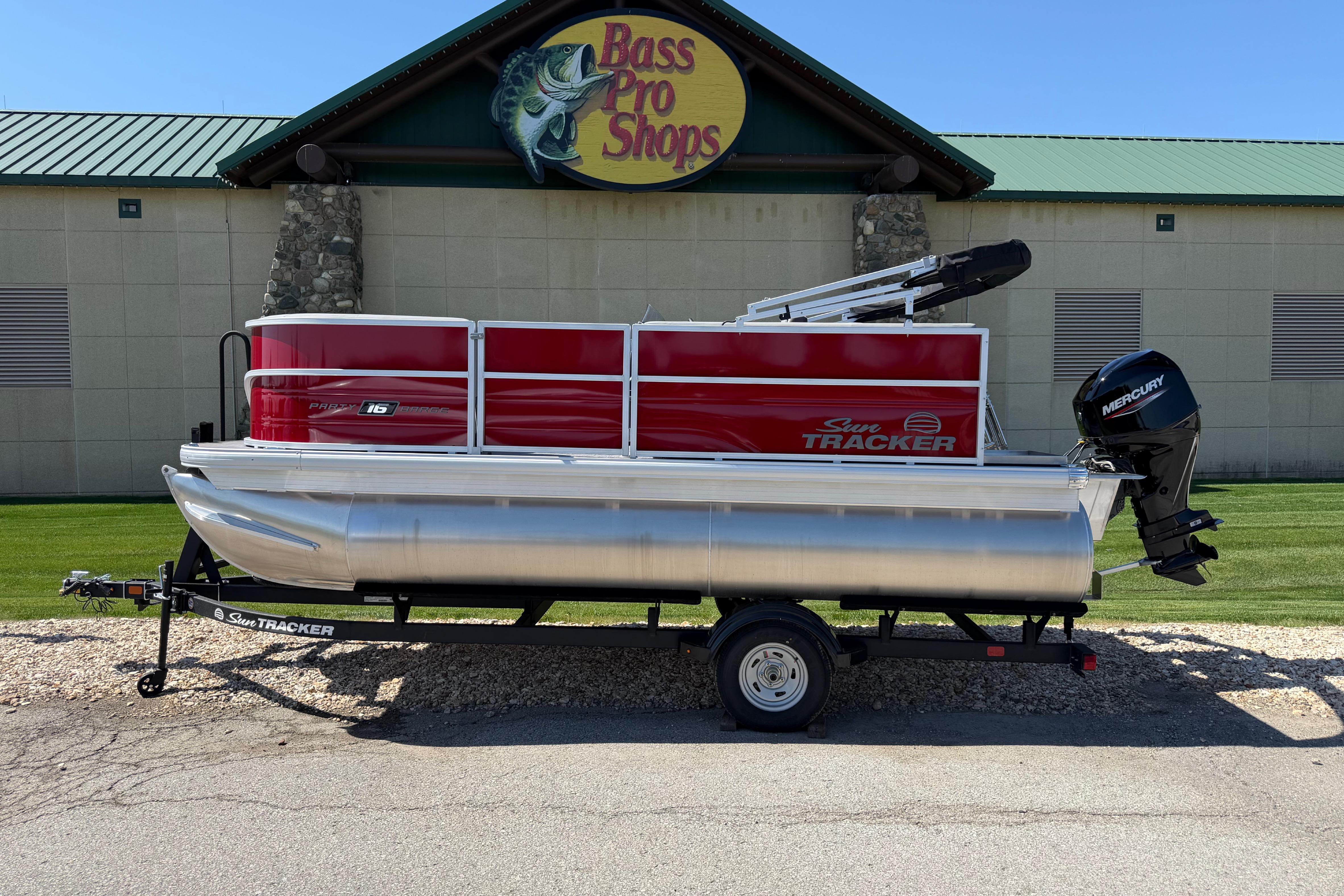 2026 Sun Tracker Party Barge 16 DLX