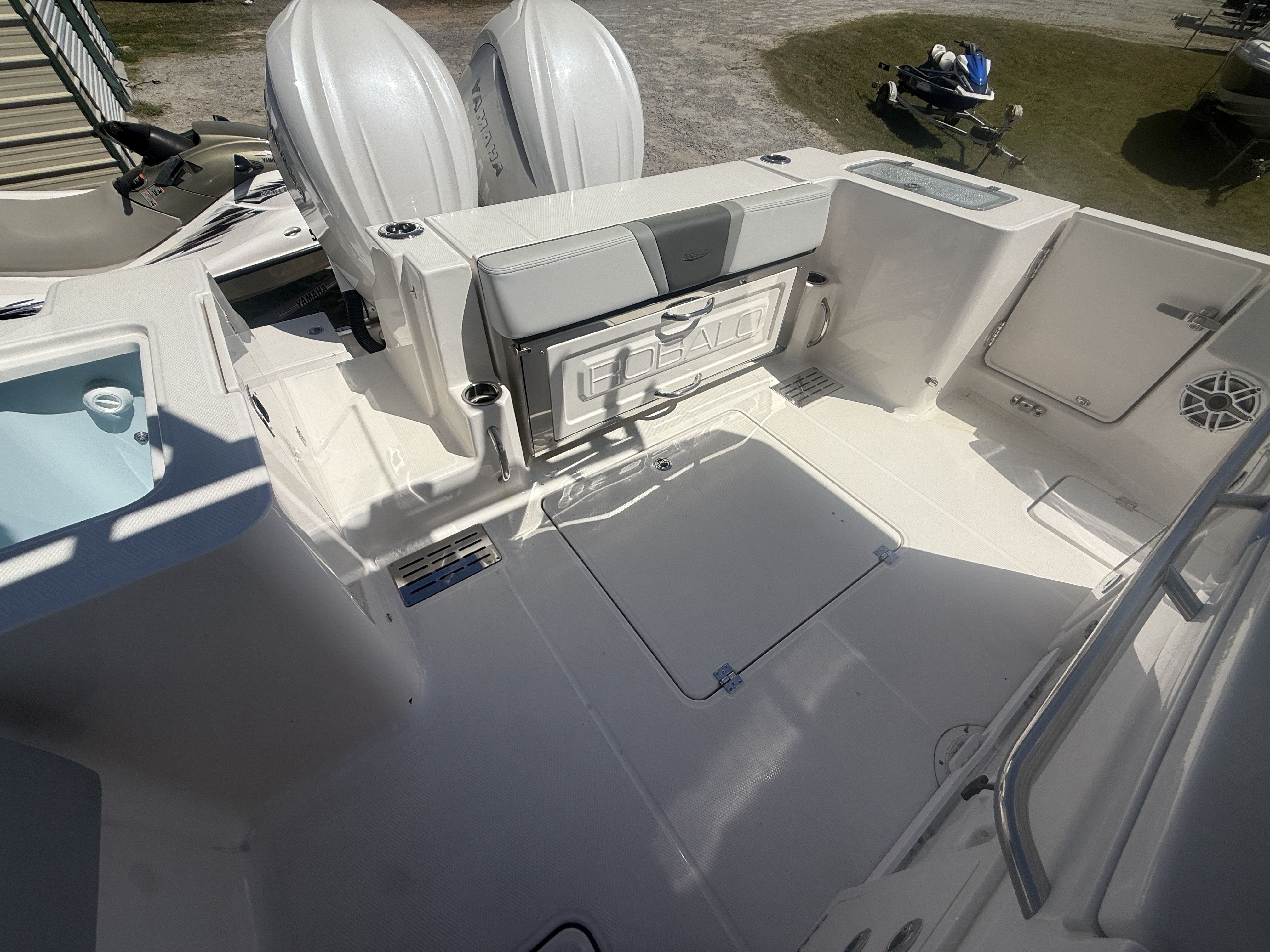 2026 Robalo R300 Center Console - 6
