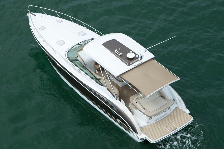 Manufacturer Provided Image: 2015 Formula 370 Super Sport boat cruising on water.