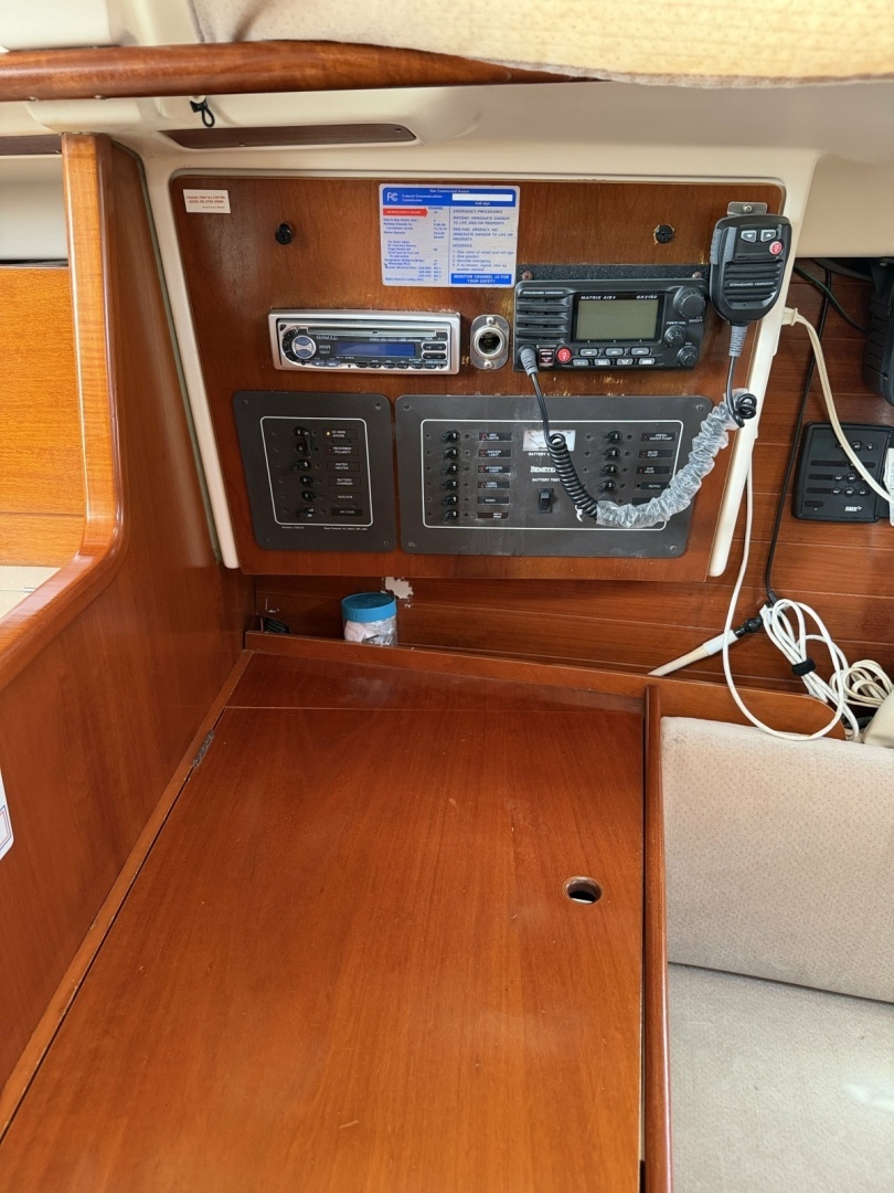 1995 Beneteau OCEANIS 321 - Image 5