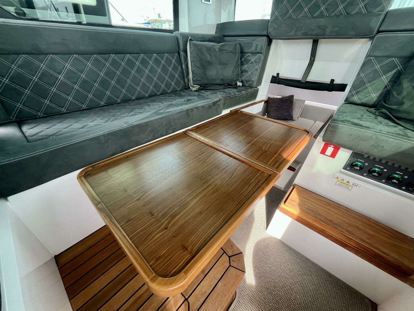 2018 Axopar 37 Sport Cabin R - Image 19