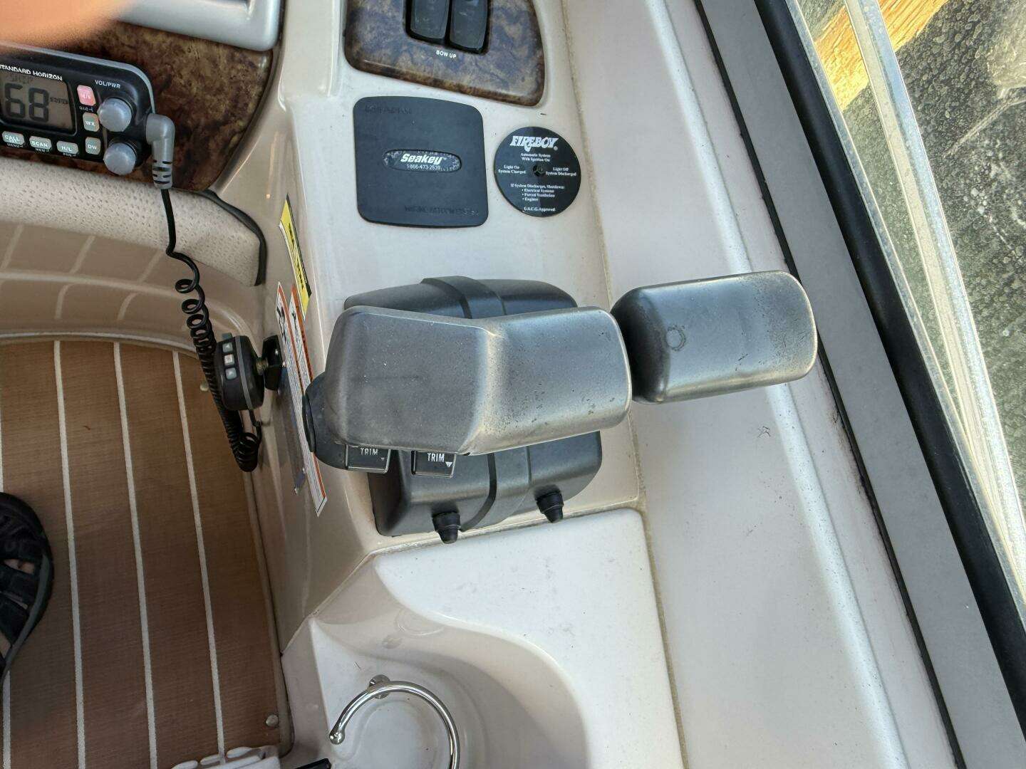 2006 Four Winns 318 Vista - Image 11