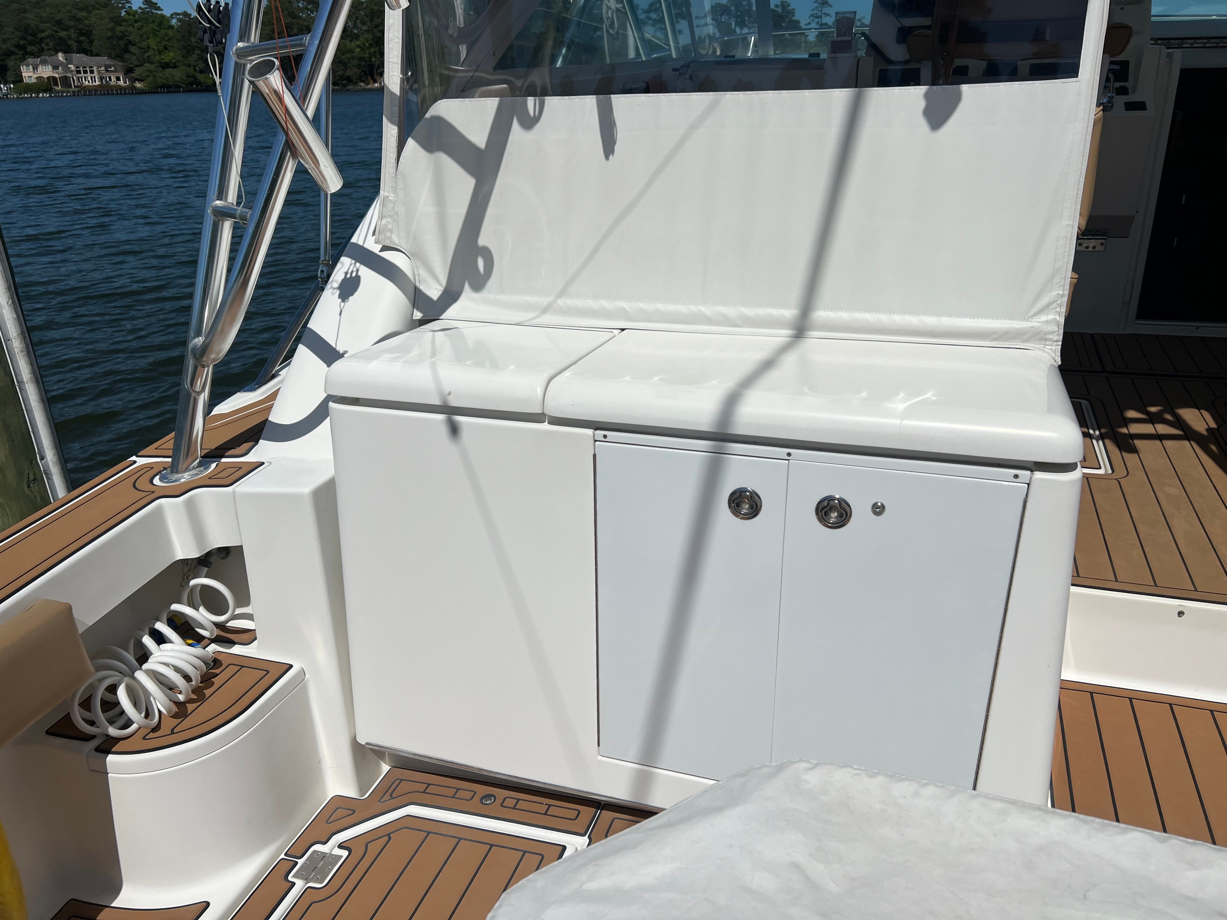 2004 Rampage 38 Express - 11