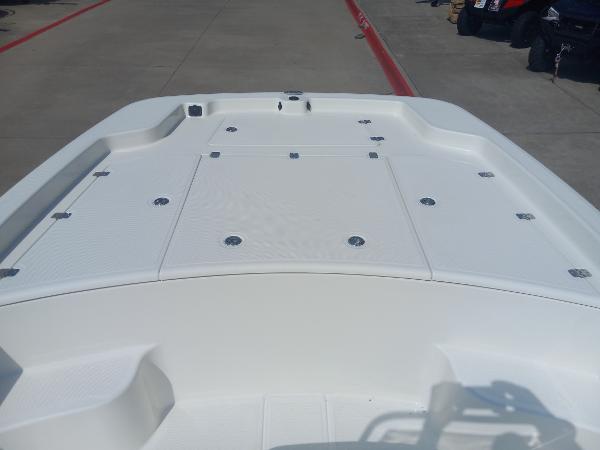 2024 Mako Pro Skiff 19 CC boat deck, white and spacious.