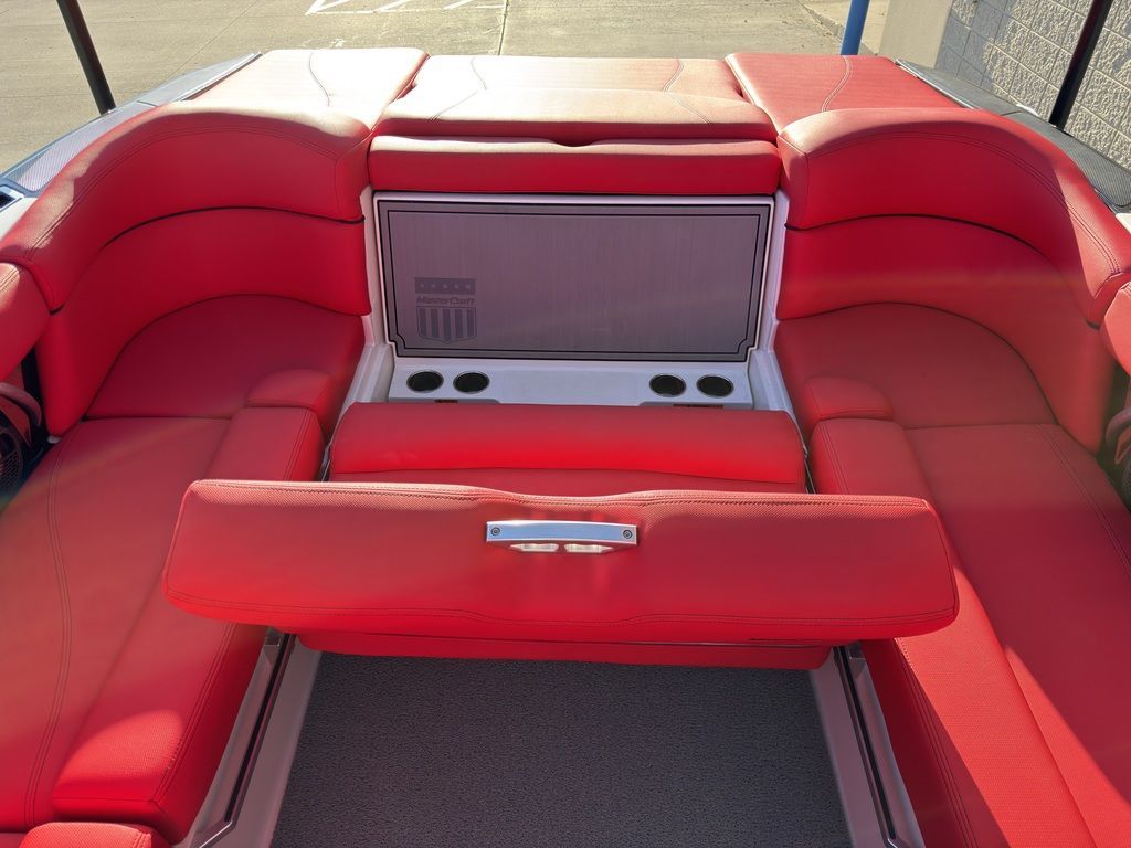2019 MasterCraft XT22 - 51