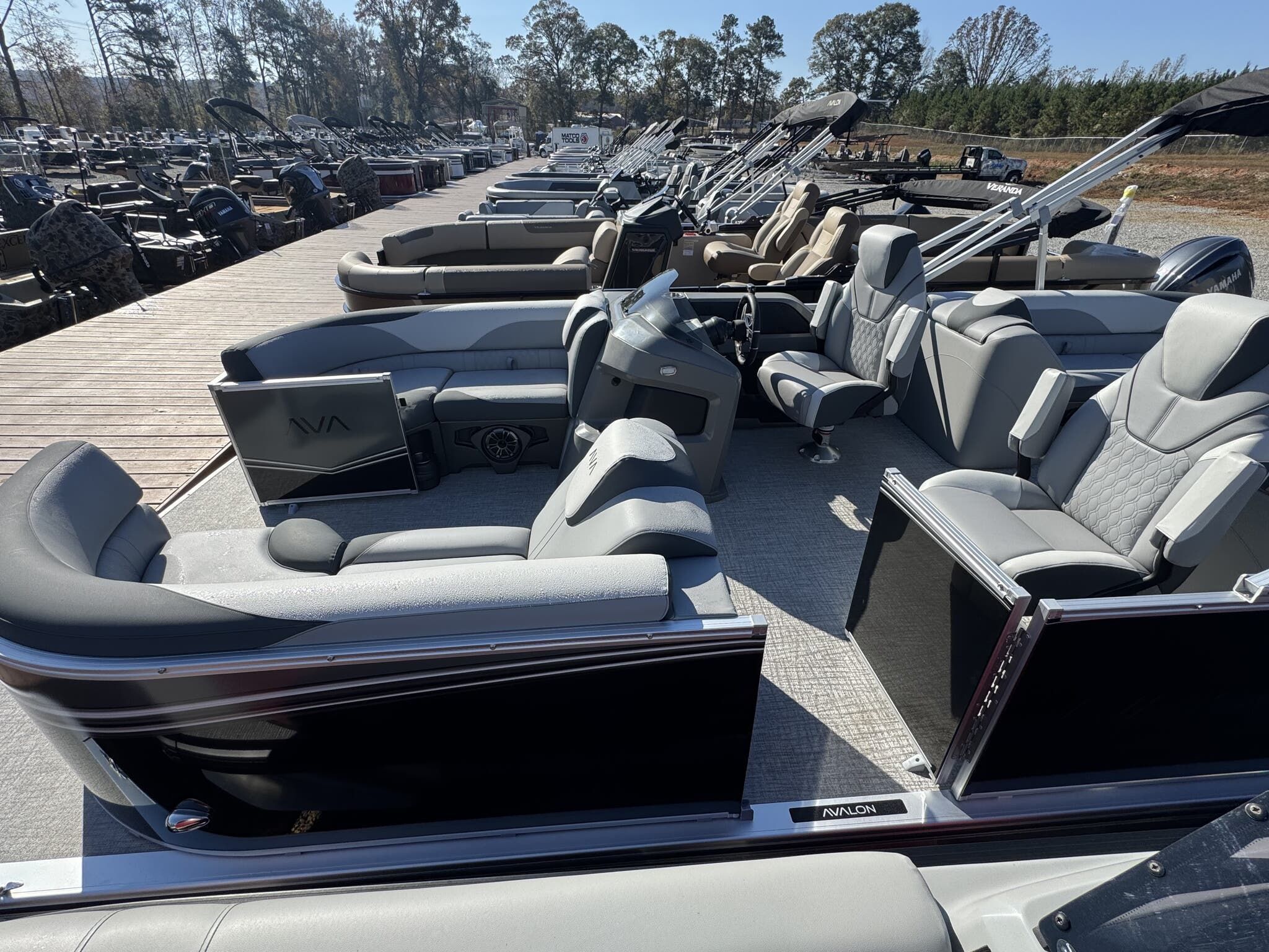 2026 Avalon LSZ 23 QUAD LOUNGER-TRITOON-175HP - 2