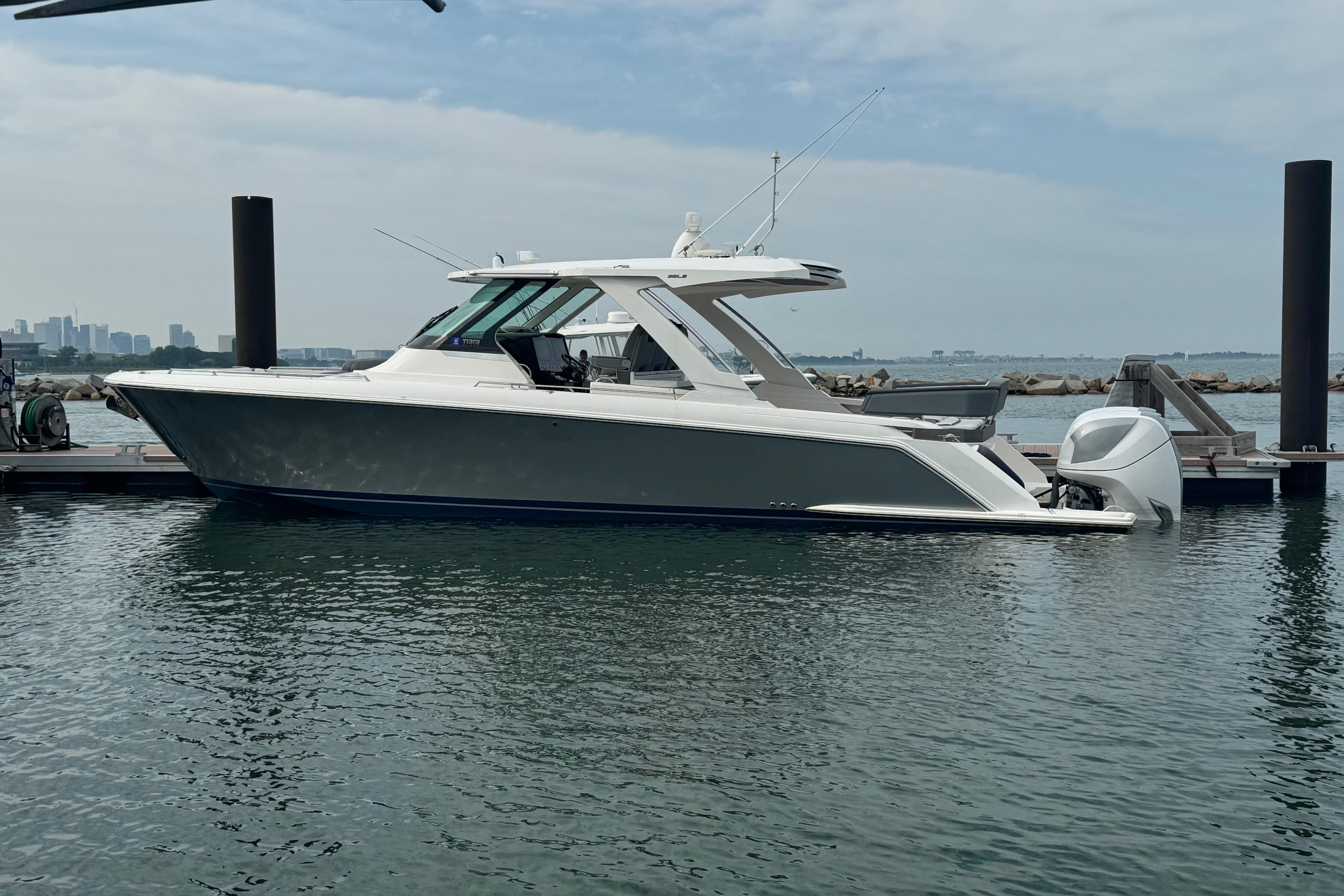 2019 Tiara Yachts 38 LS