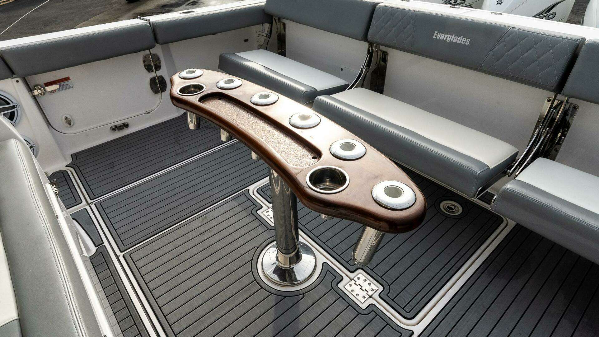 2023 Everglades 455 Center Console - Image 12