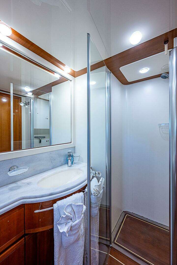 2006 Ferretti Yachts 830 - Image 94