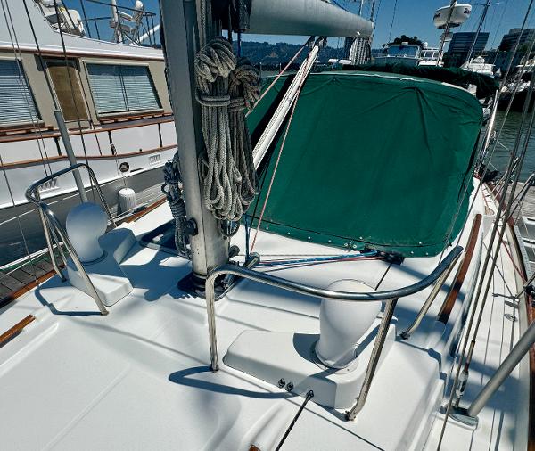 Beneteau Oceanis 40 CC sailboat deck, 1996 model, with green canopy and rigging.