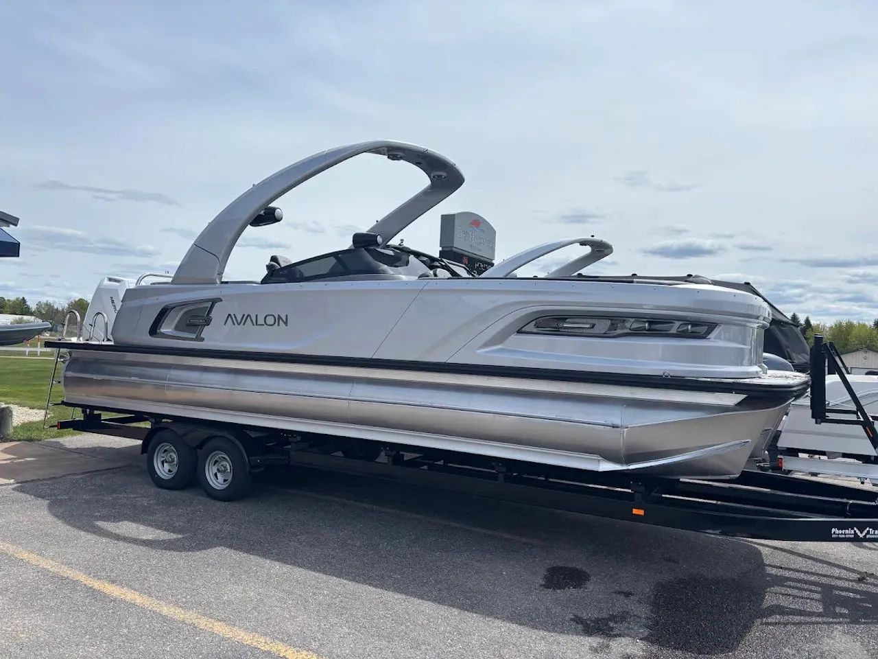 2025 Avalon Excalibur Quad Lounge Windshield 2785