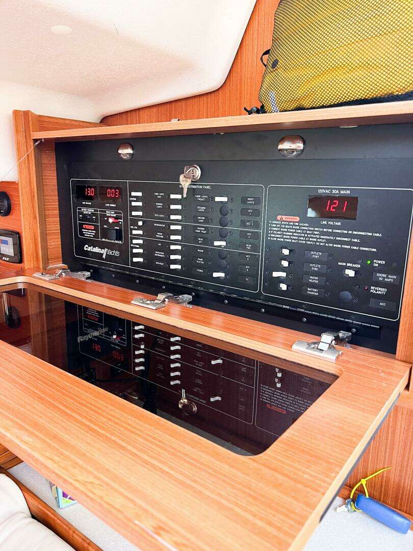 2019 Catalina 425 - Image 46